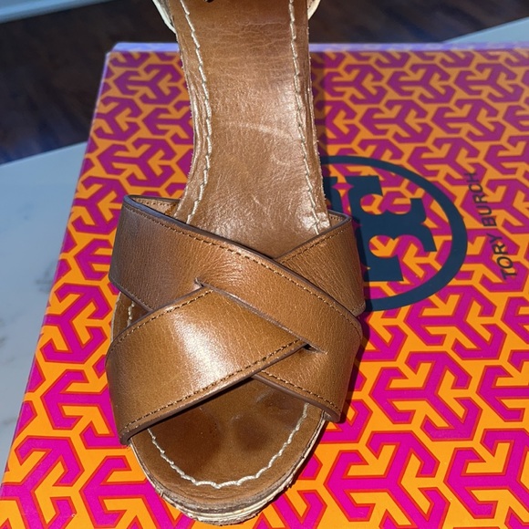 Tory Burch Livia Wedge Sandal, 7.5 - Picture 7 of 8
